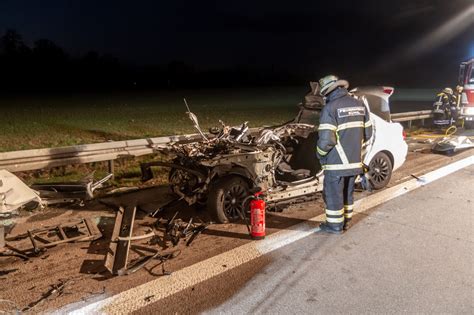 Auto kracht in Sattelzug: Tödlicher Unfall auf der A5 bei Bühl