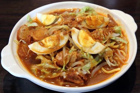 Mee rebus is much more ubiquitous in singapore and malaysia, compared to lor mee which is quite niche nowadays. Mee rebus, Mamak House, Flushing, Queens | Dave Cook | Flickr