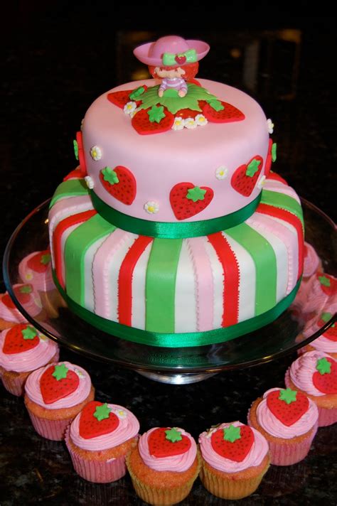 Pin By Sarah Hernandez On Cakes Strawberry Shortcake Cake Strawberry