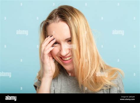 Embarrassment Embarrassed Hi Res Stock Photography And Images Alamy