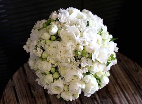 Visualizza altre idee su fiori, composizioni floreali, decorazioni floreali. Piccoli Fiori Bianchi Per Composizione Floreale / Modello ...