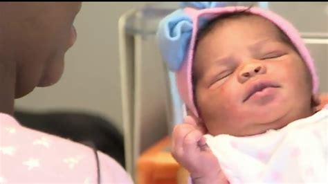 Mom Reunites With 911 Dispatcher Who Helped Her Deliver Baby On The