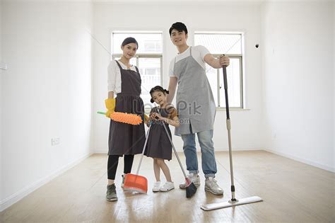 Piket kelas kesadaran tanggung jawab dan kerja sama. 33++ Gambar Kartun Keluarga Membersihkan Rumah - Gambar Kartun