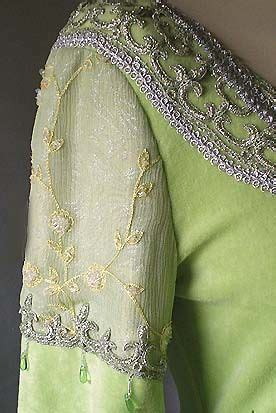 Brautkleider und Hochzeitskleider | Elven dress, Lotr ...