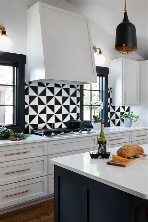 See more ideas about tile trends, kitchen, fireclay tile. 19+ ( Black & White ) Kitchen Backsplash Ideas - "Make it ...