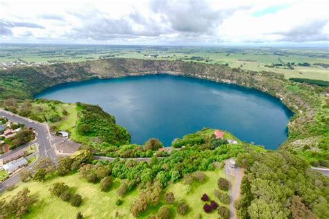 Blue Lake Mount Gambier The Famous Color Changing Lake In Australia