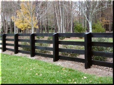 20 Gorgeous Black Wooden Fence Design Ideas For Frontyards Coodecor