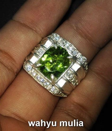 Orang mesir kuno percaya bahwa warna biru adalah simbol regenerasi, sehingga cara membedakan batu pirus yang kita miliki asli atau palsu yaitu dengan melihat tampilan fisik batu,tentunya harus pegang batunya secara langsung. khasiat asal batu peridot asli dan palsu kegunaan ciri ...