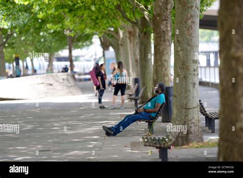 Southbank Bench Hi Res Stock Photography And Images Alamy