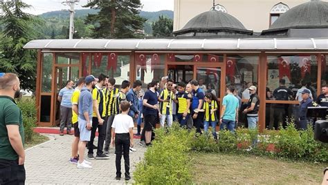 Jun 29, 2021 · son dakika fenerbahçe haberleri. Fenerbahçeli futbolculara Cuma Namazı çıkışında yoğun ilgi!