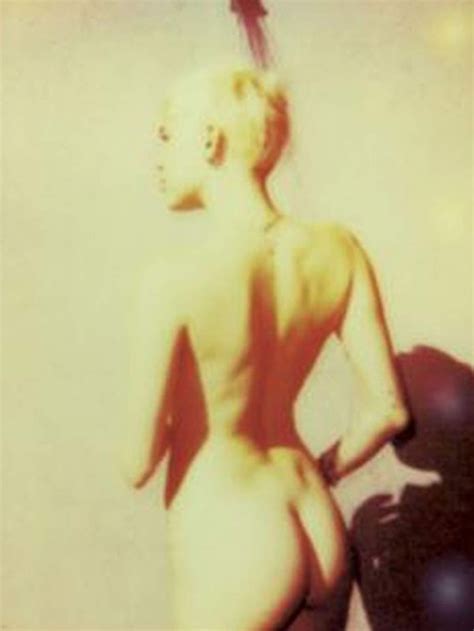Miley Cyrus Nude V Magazine 10 192029 Photos The Blemish