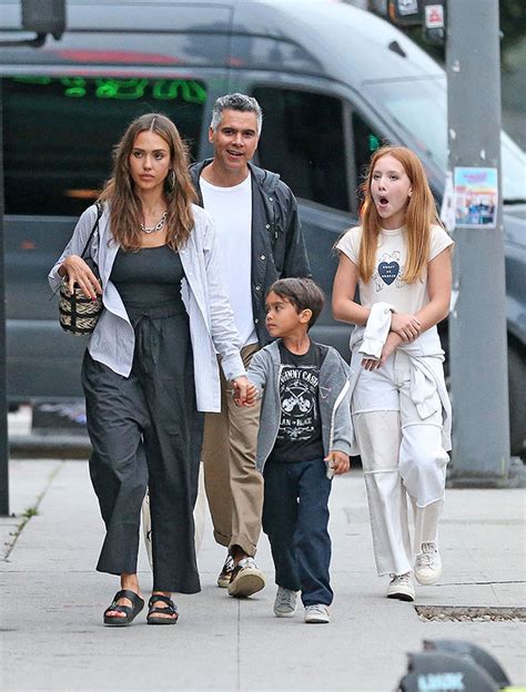 Jessica Alba And Cash Warren Go To Dinner With Kids Haven And Hayes
