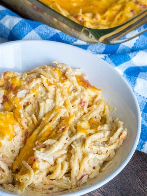 Sprinkle the chicken mixture with the bread crumb mixture. Cream Cheese Chicken Spaghetti | Cream cheese chicken, Chicken spaghetti, Dinner recipes easy family