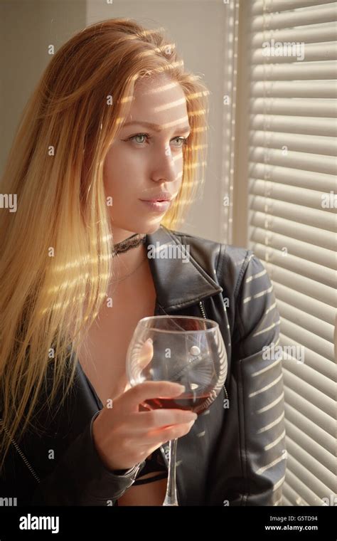 Peeking Woman Blinds Hi Res Stock Photography And Images Alamy