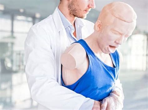 explained what is the ‘heimlich manoeuvre and how can it save someone choking on their food