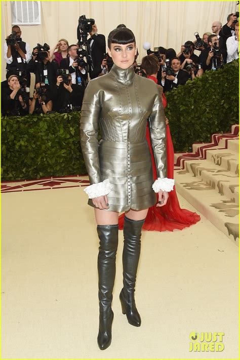 Shailene Woodley Stuns In Silver At Met Gala 2018 Photo 4078640