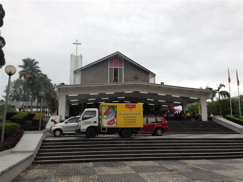 Dr mcdougall started the construction of a wooden church which accommodates 250 people on the compound that was. St Thomas' Cathedral Kuching (Anglican)