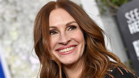Julia Roberts Got Bangs And Its Not A Wig This Time — See Photo