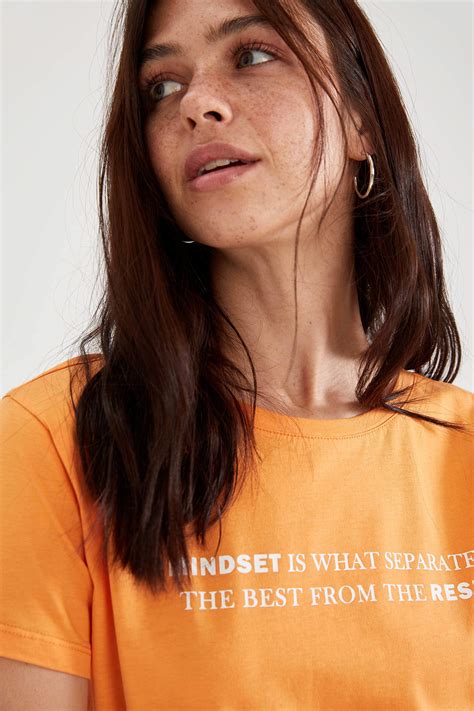 Orange Woman Relax Fit Short Sleeve T Shirt With Slogan Print 1895045 Defacto