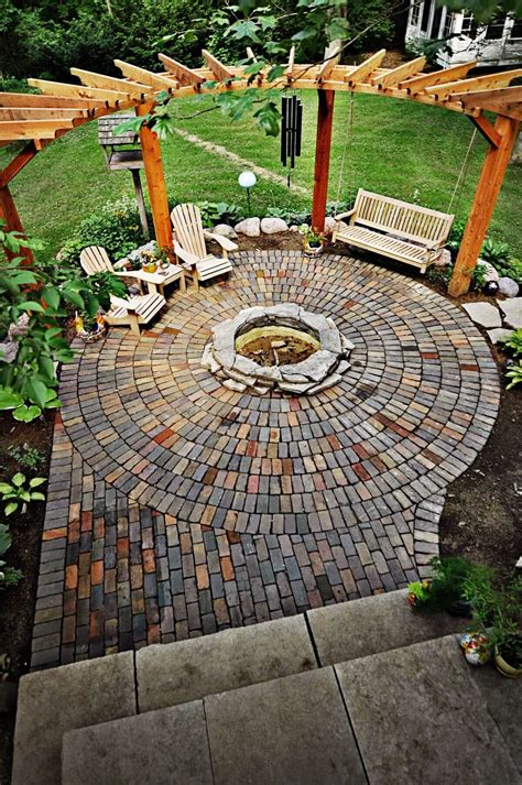 We'll discuss the different backyard fire pit ideas in the following sections. 28 Best Round Firepit Area Ideas and Designs for 2021