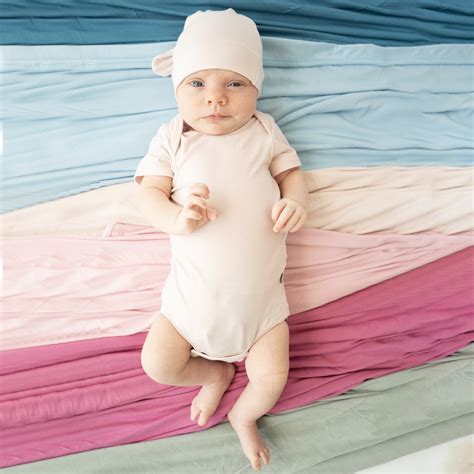 How to Swaddle a Baby: A Step by Step Guide - Kyte BABY