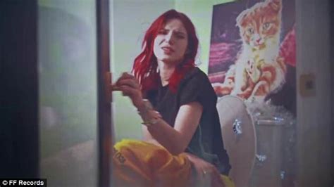 B Im Bella Thorne Music Video Is A Glimpse Inside Her Life Daily