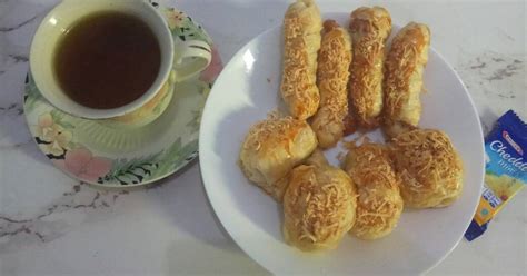 Apalagi jika disantap sambil ditemani segelas kopi atau es teh atau teh hangat. 1.662 resep molen pisang enak dan sederhana - Cookpad