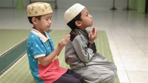 7 Cara Mendidik Anak Laki Laki Menurut Islam Yuk Ikuti Your Mind