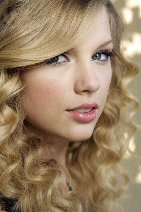 Women Singer Blonde Long Hair Taylor Swift Looking At Viewer Musicians Face Open Mouth