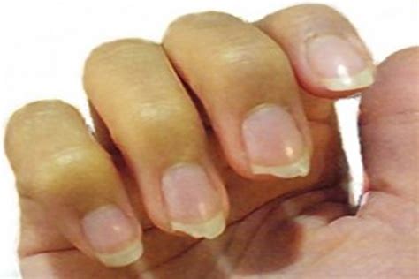 18 Tips To Prevent Nails From Breaking Splitting Peeling Chipping How To Instructions