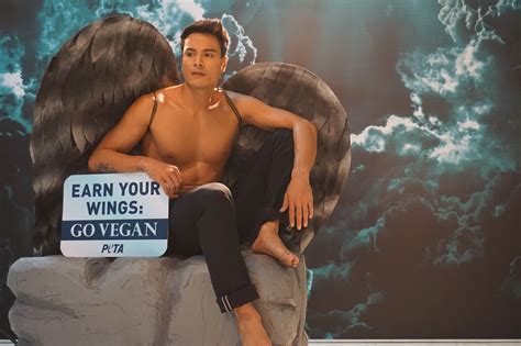 Photos Hunky Celeb Rafael Rosell Goes Shirtless In New Pro Vegan Peta Ad News Peta Asia