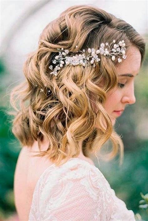 25+ awesome short layered haircuts. 24 Medium Length Wedding Hairstyles for 2020 - Mrs to Be