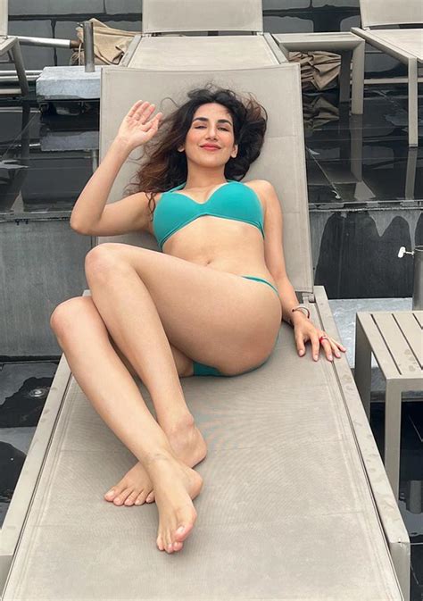 Girls Hostel Actress Parul Gulati In Two Piece Bikini Makes Fans
