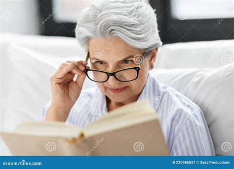 Old Woman In Glasses Reading Book In Bed At Home Stock Image Image Of Retirement Senior