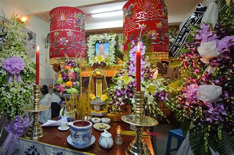 There are few conventions around floral gifts as with western funerals. Funeral Customs of Eastern Asia