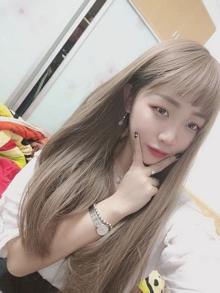 Yangyang Skype Aporntvlife Girl Profile And Live Cam Show Aporntvlife