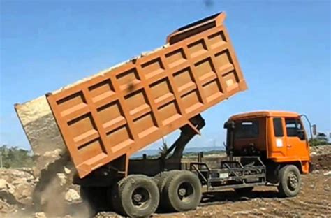 With pink and purple parts, this dump truck helps improve gross motor and fine motor skills. Dump Truk: Gambar Foto & Video serta Informasi Terbaru