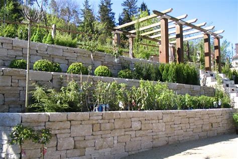 Du benötigst also 15 reihen mit jeweils 10 mauersteinen, das bedeutet, dass du 150 steine bestellst. Gartenmauer | Galabau Mähler | Mauer Garten