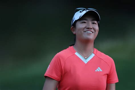 Rose Zhangs Lpga Debut Immediately Transforms Professional Golf