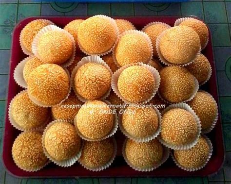 Tentu tidak menggunakan trik sulap ataupun sihir, cukup mengganti bahan kacang hijau dengan kacang merah. Resep Kue Onde Onde Isi Kacang Hijau | Resep Masakan ...
