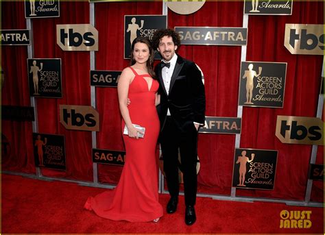 Scandals Katie Lowes Is Pregnant With Her First Child Photo 3897844