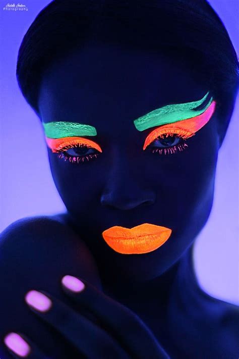 Glowing Neon Face Photography Neon Makeup Dark Makeup Looks Dark Makeup