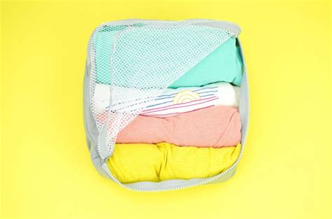 Simply place items in cube and place in your suitcase. DIY PACKING CUBES - A BEGINNER SEWING TUTORIAL (With images) | Packing cubes diy, Sewing ...