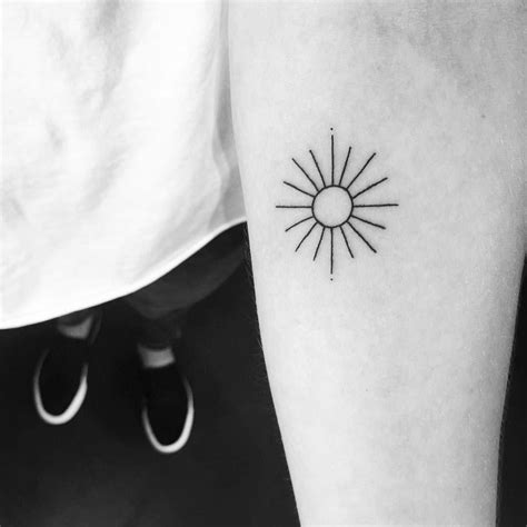 Tattoo Minimalist Simplistic Minimalisttattoos Sun Tattoos Sun
