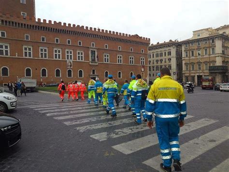 Manifestazione contro ddl zan a una settimana dalla manifestazione pro zan di sabato scorso, 8 maggio. #fermitutti Manifestazione di Misericordie e Anpas - Roma ...