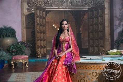 Aladdin Star Naomi Scott Breaks Down Princess Jasmines Revamped Turquoise Outfit And Whole New