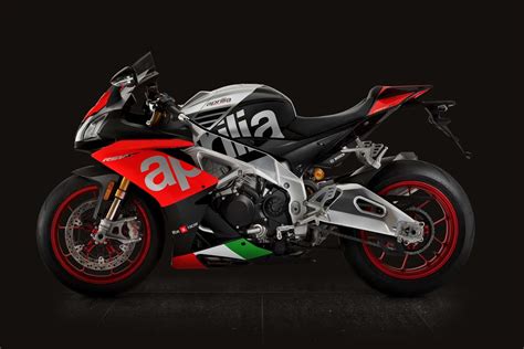 The 2020 aprilia rsv4 x was previewed for the very time here in malaysia (and asia) where max biaggi was also present to unveil the limited edition there are not a lot of extremely rare superbikes here in malaysia but the folks from aprilia malaysia (didi resources) managed to get their hands on. RSV4 RF - Aprilia