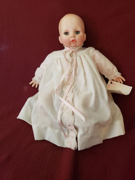 Vintage Madame Alexander Victoria Model Vinyl Cloth Inch Doll In Original Box With