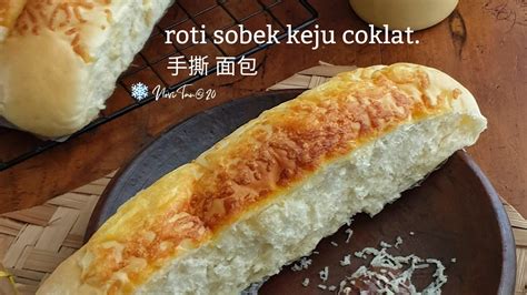 Nah, kamu bisa coba membuat roti sobek abon. 56. Resep Roti Sobek / Roti Keju Coklat / Roti Stick - YouTube
