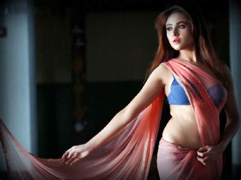 5 Reasons Why Men Find Women In Saree As Super Hot Moving To Canada I Canada News I Indo